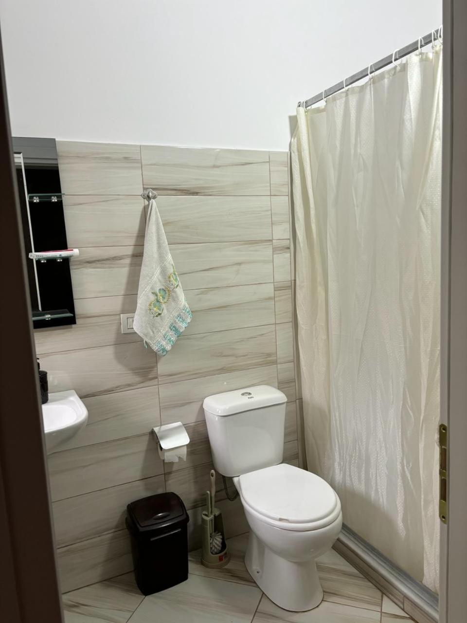 Guest House Adi Hoxha Berat Luaran gambar