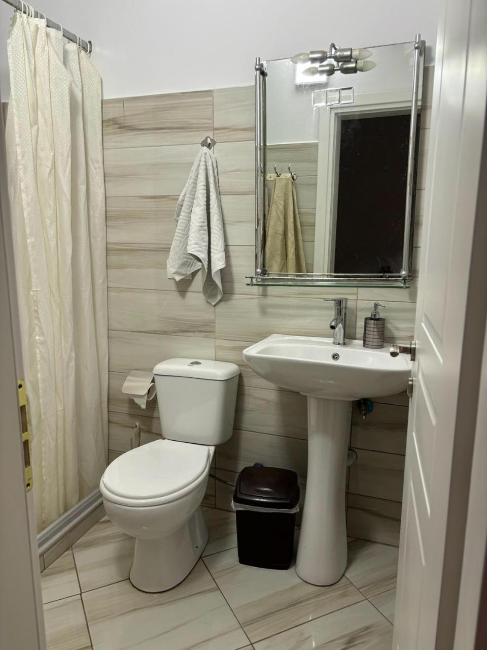 Guest House Adi Hoxha Berat Luaran gambar
