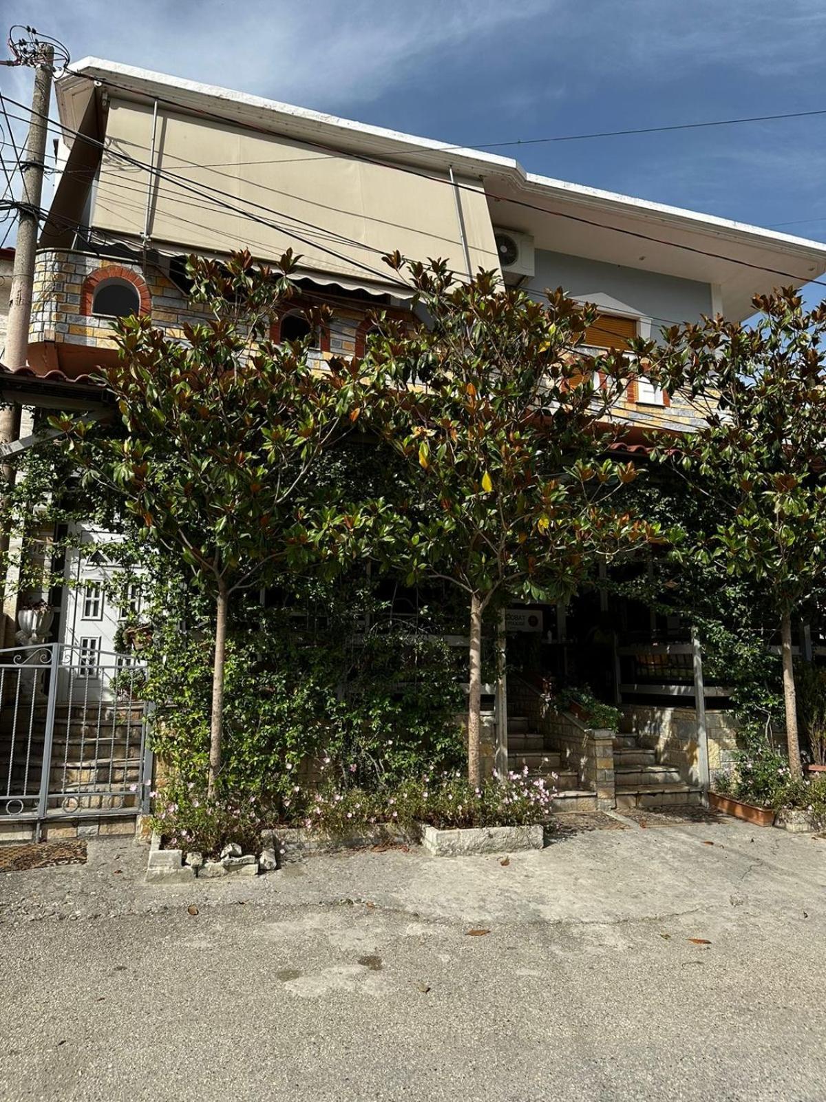 Guest House Adi Hoxha Berat Luaran gambar
