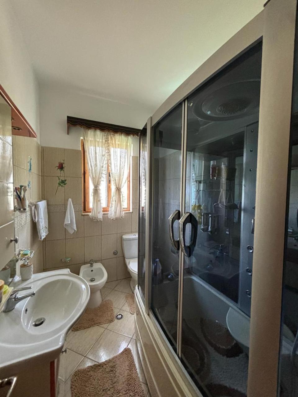 Guest House Adi Hoxha Berat Luaran gambar